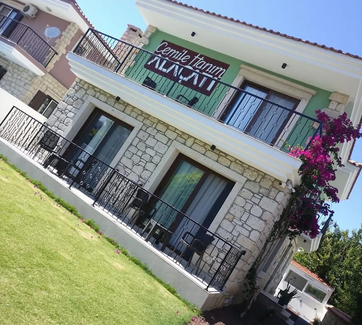 Cemile Hanim Konagi Cesme 0*,
