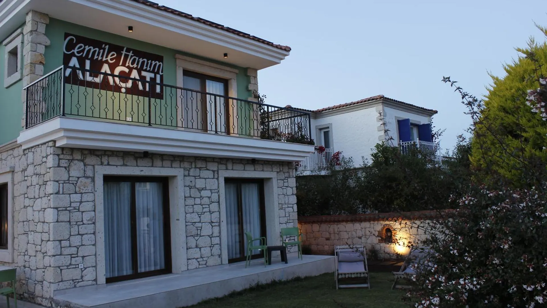 Cemile Hanim Konagi Cesme 0*,